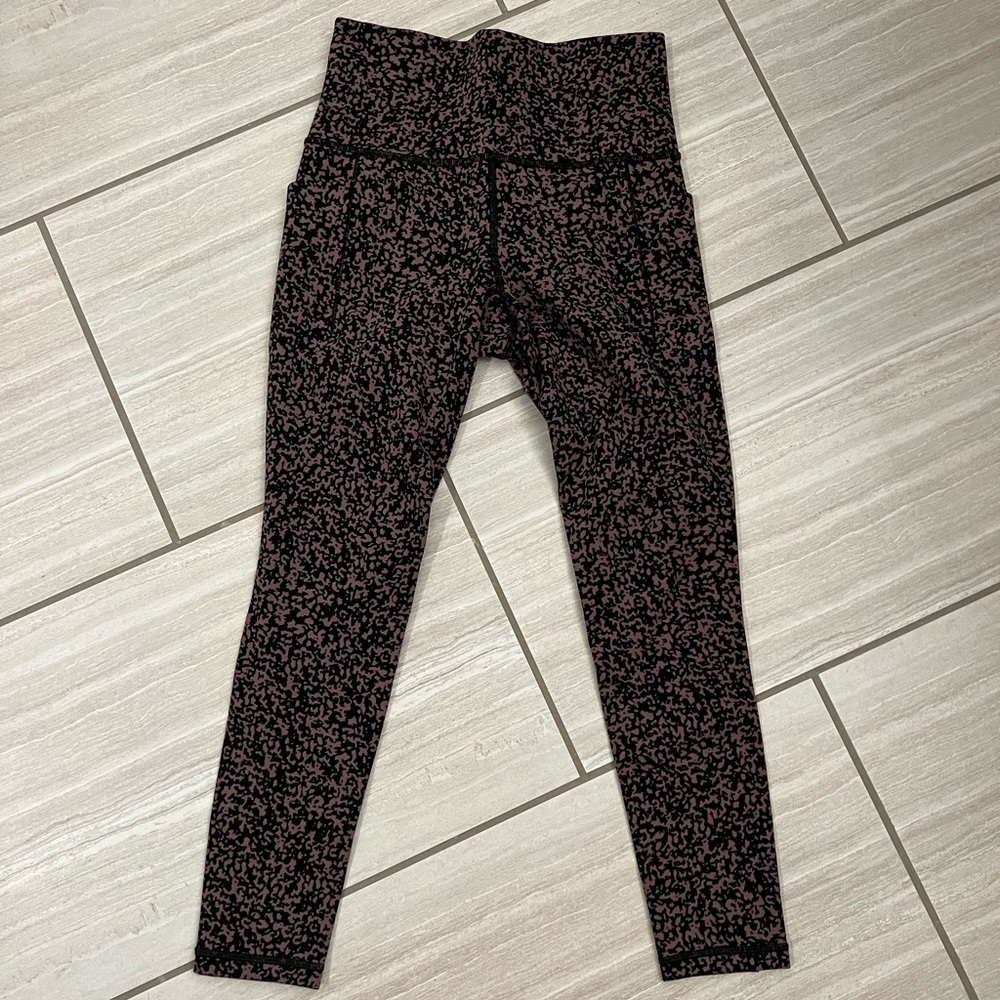 Athleta stash-pocket salutation  leggings with pockets